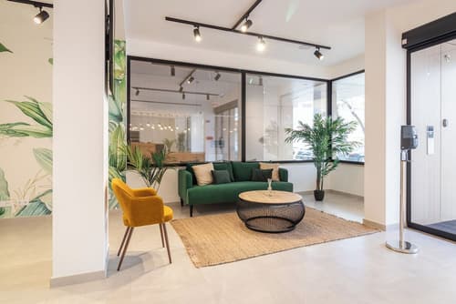 Roots Hotel, Reception