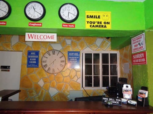 Tropical Manor Inn, Reception