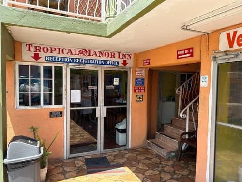 Tropical Manor Inn, Reception