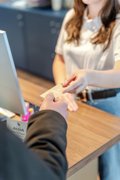 Akena Serris  Val d'Europe, Reception