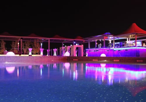 Golden Tulip Muscat, Rooftop pool