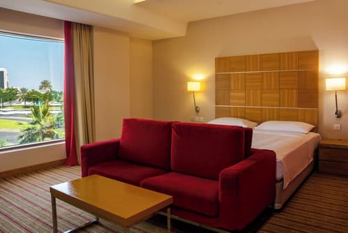 Golden Tulip Muscat, Room