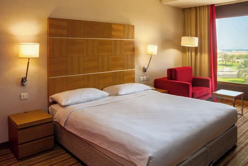 Golden Tulip Muscat, Room