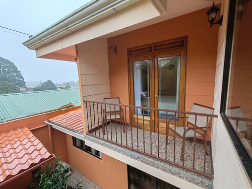 Mi Casa Su Casa, Room