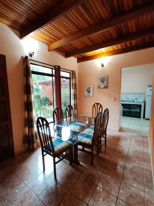 Mi Casa Su Casa, Lobby sitting area