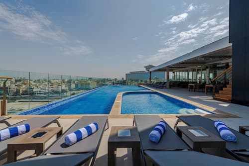 Millennium Al Masar, Rooftop pool