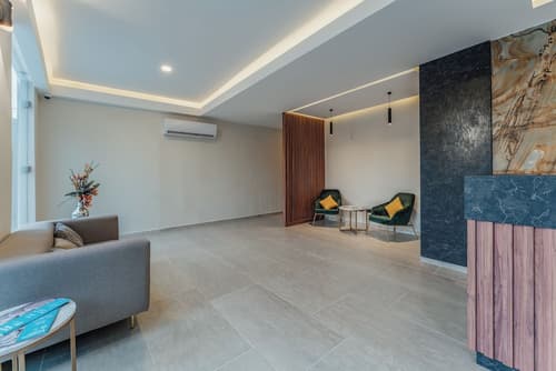 Hotel Chariot, Reception