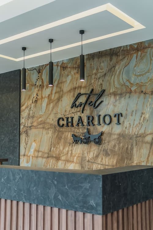 Hotel Chariot, Reception