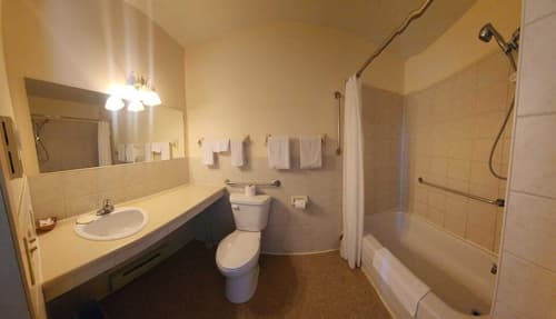 Baddeck Inn, Bathroom