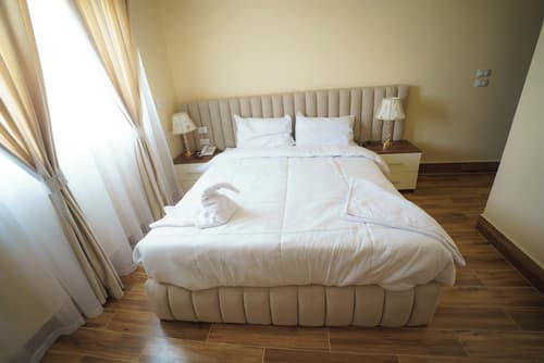 Pyramids sunshine view, Room