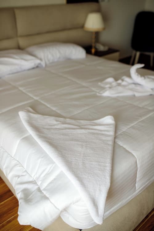 Pyramids sunshine view, Room