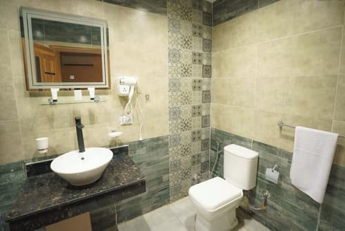 Pyramids sunshine view, Room