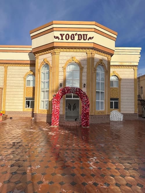 Qibla Tozabog, Restaurant