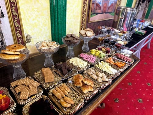 Qibla Tozabog, Breakfast area