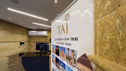 Taj pyramids view inn, Reception