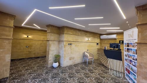 Taj pyramids view inn, Reception