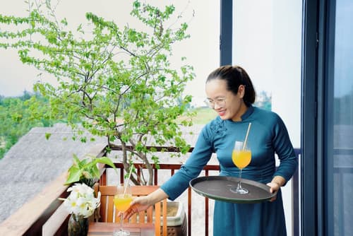 Palm River Boutique, Reception