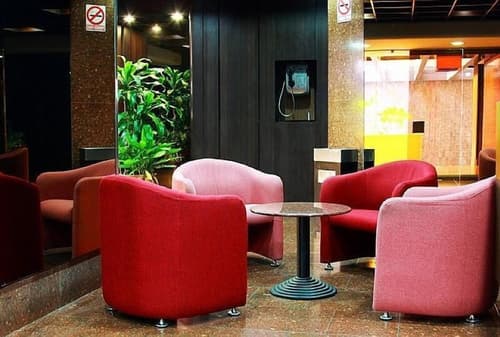 Hotel Cuarta Avenida, Reception