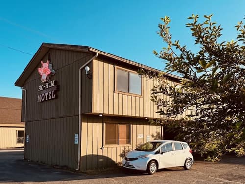 Ho Hum Motel, Primary image