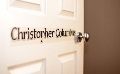 7 Cross Street, Room