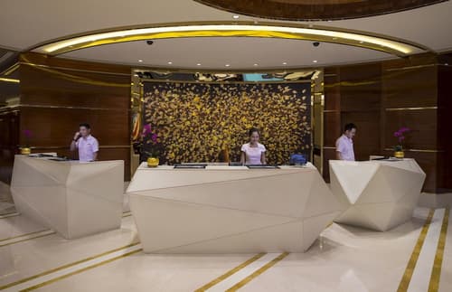 Broadway Hotel, Reception