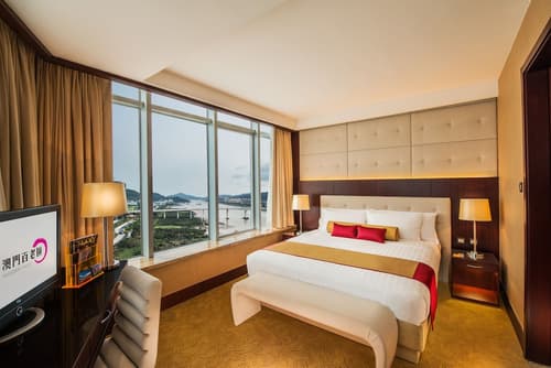 Broadway Hotel, Room