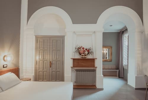 Hotel Marisa, Primary image