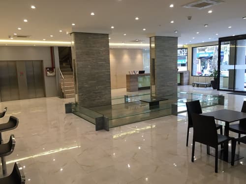 Crystal Tower Hotel, Lobby