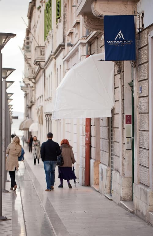 Marmontova Luxury Rooms, Property entrance