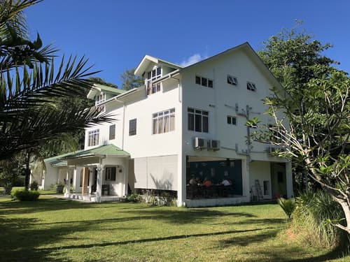 La Modestie Villa, Primary image