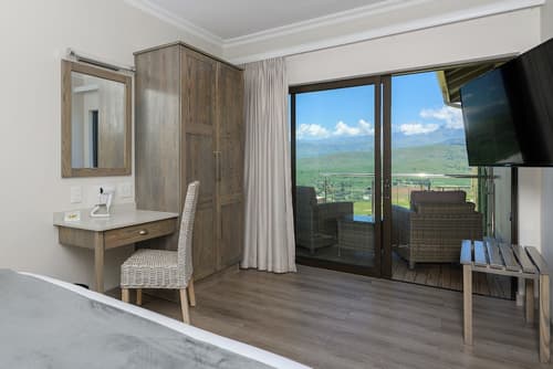 Cayley Mountain Resort, Room