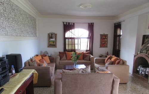 Castillo Romano, Lobby sitting area