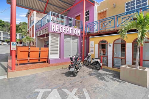 The Ritz Hostel, Reception