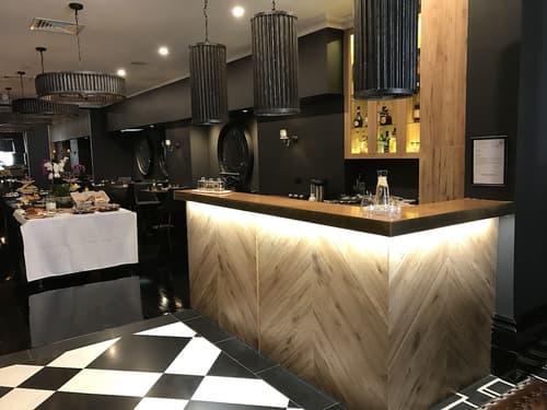 The Macquarie Hotel, Reception