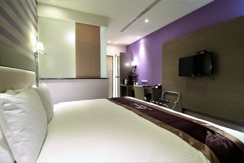 J Hotel, Room