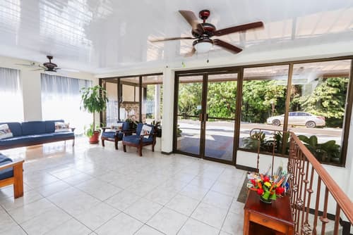 Hotel Flor Blanca, Interior entrance