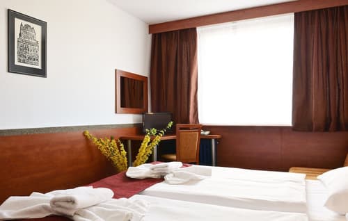 Hotel Tristar, Primary image