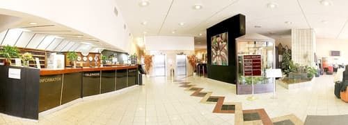 Hotel Tristar, Reception