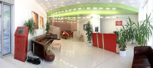 Hotel Artemis, Lobby