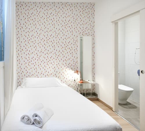 The Central House Barcelona Gracia - Hostel, Room