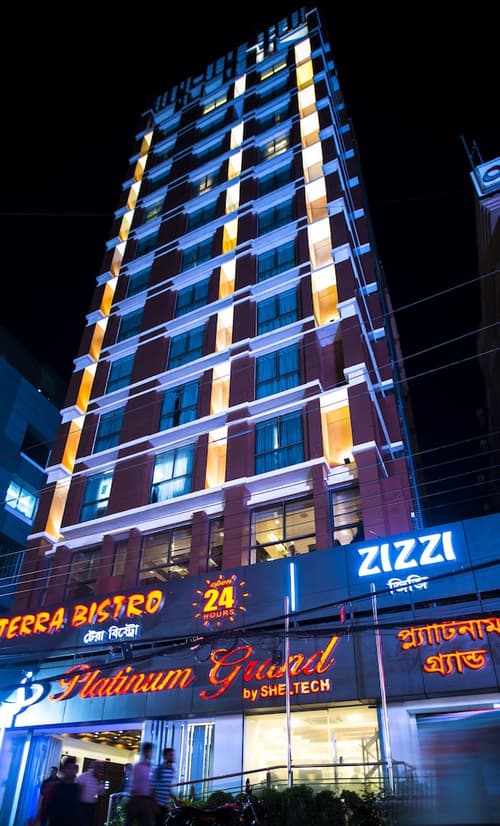 Platinum Grand, Front of property