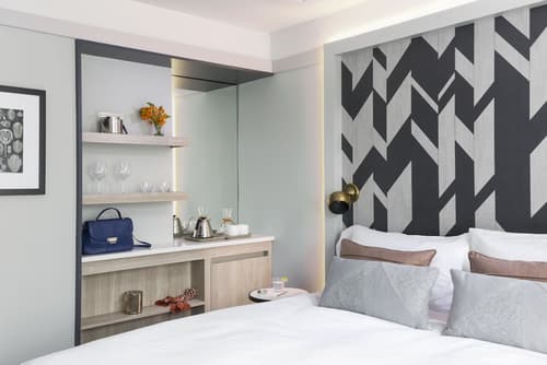 The Tillary Hotel, Room