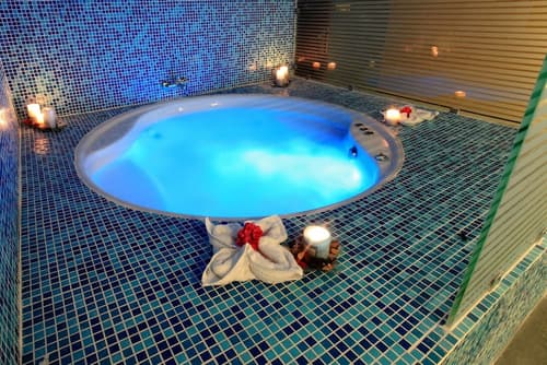 Best Western Plus Doha, Indoor spa tub