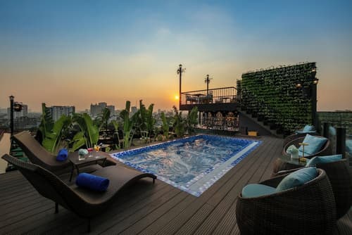 May De Ville Corner Hotel, Primary image