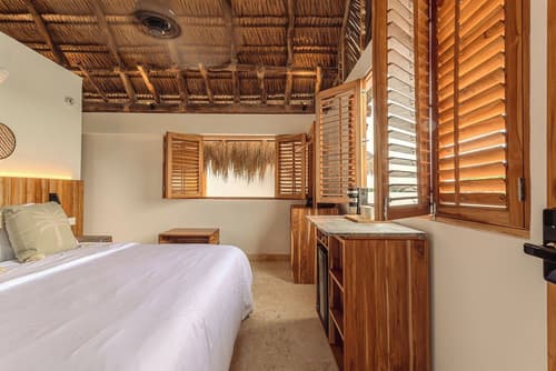 Soy Local Islawa, Room