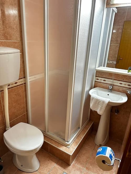 Central Hotel, Bathroom