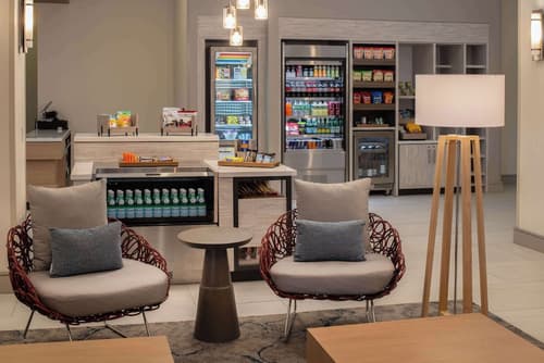 Hilton Garden Inn Tacoma Downtown, Snack bar