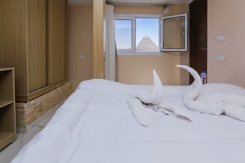 Pyramids Express View Inn, Room