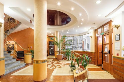 Wellness hotel Jean de Carro, Interior entrance