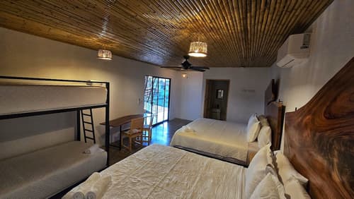 Bonding Coffee Roaster Café & Hotel, Room